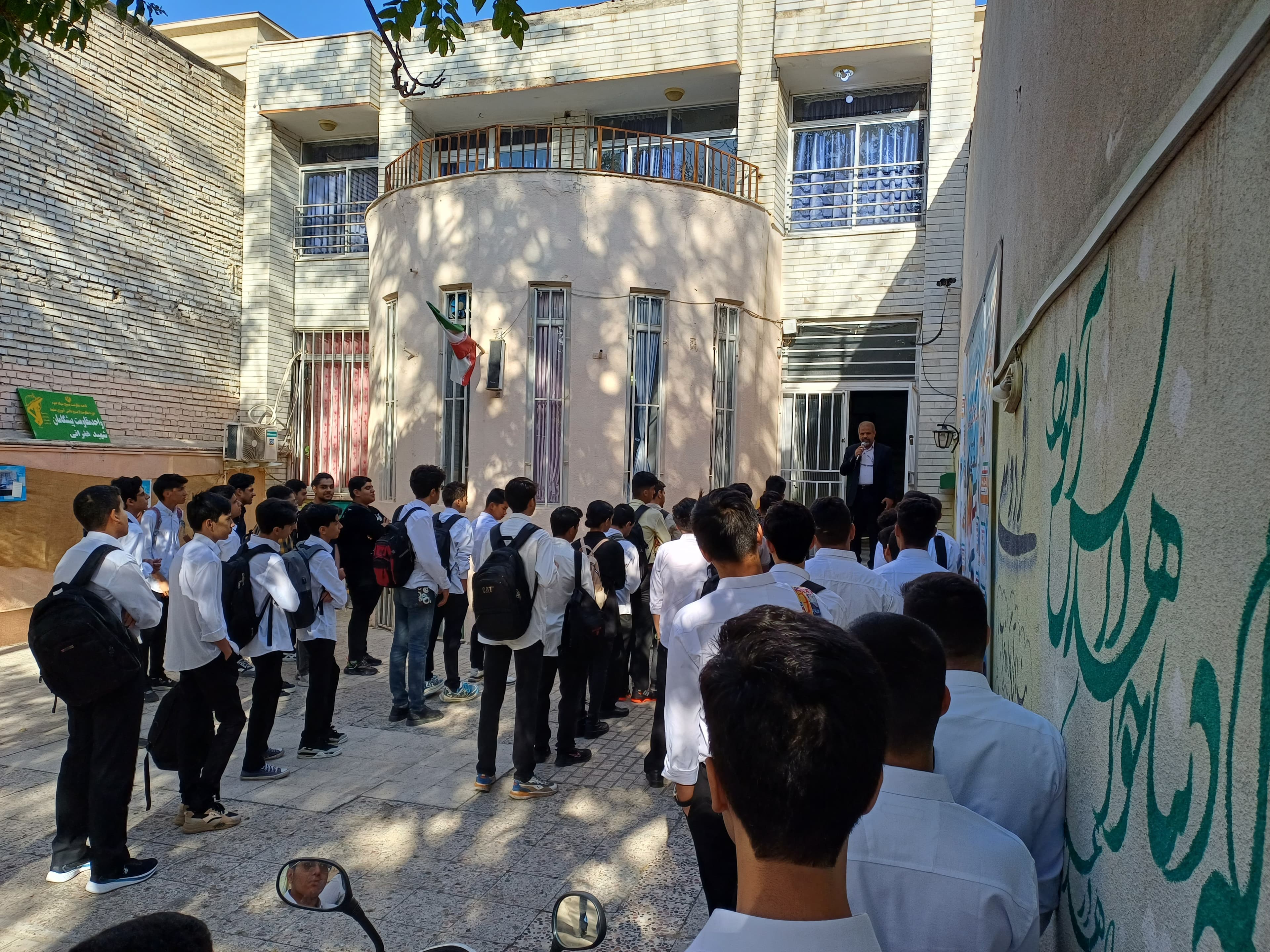 صف کلاسی صبحگاهی دانش اموزان